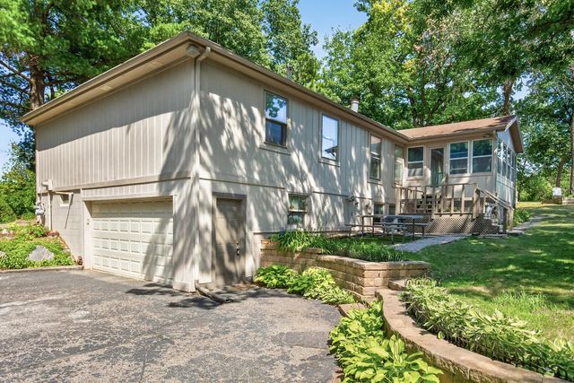 5795 Shannon Trail SE, Prior Lake, MN 55372