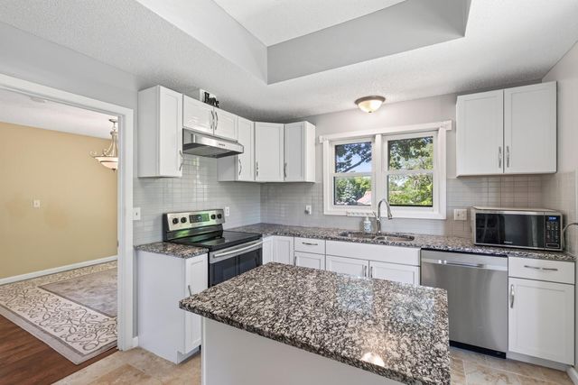5795 Shannon Trail SE, Prior Lake, MN 55372