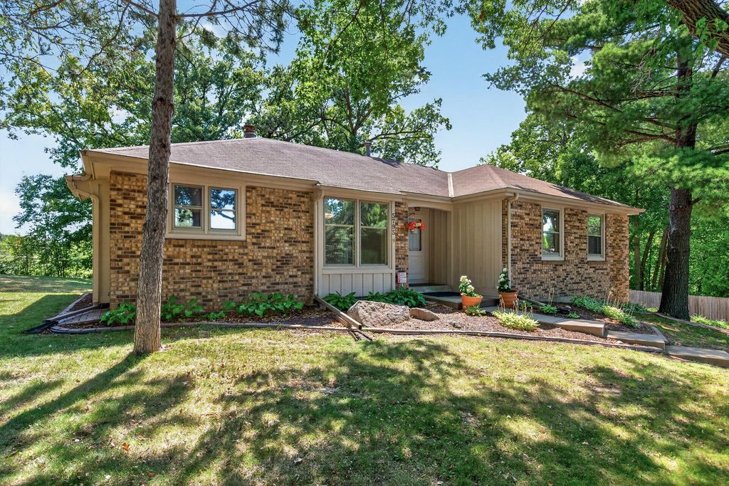 5795 Shannon Trail SE, Prior Lake, MN 55372
