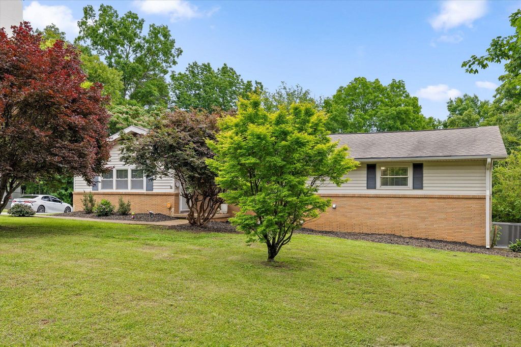 5646 Crestview Drive, Hixson, TN 37343