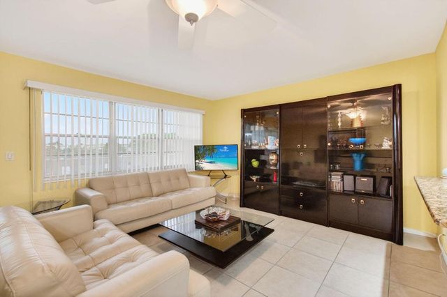 386 Grantham F, Deerfield Beach, FL 33442
