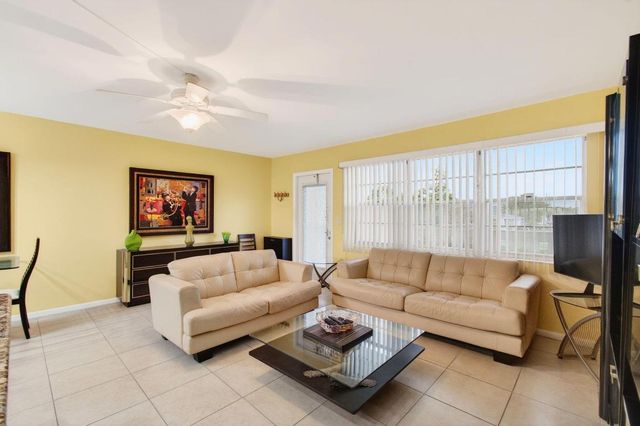 386 Grantham F, Deerfield Beach, FL 33442