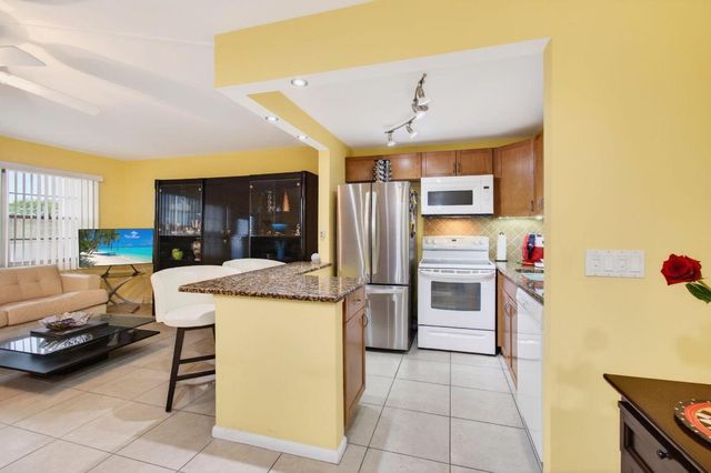 386 Grantham F, Deerfield Beach, FL 33442