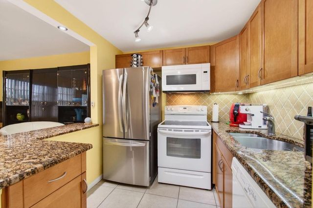 386 Grantham F, Deerfield Beach, FL 33442