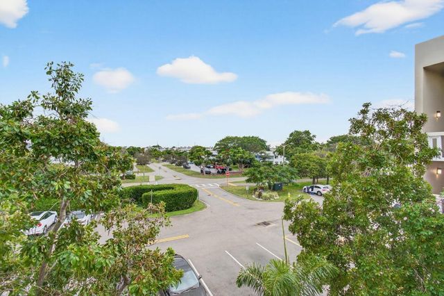 386 Grantham F, Deerfield Beach, FL 33442