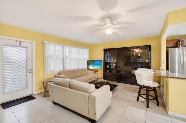 386 Grantham F, Deerfield Beach, FL 33442