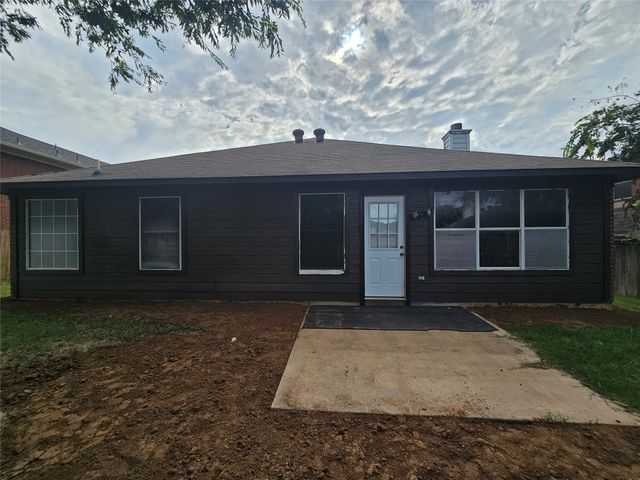 921 Santa Fe Drive, Saginaw, TX 76131