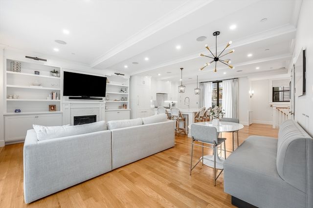 799 E 3rd St 2, Boston, MA 02127