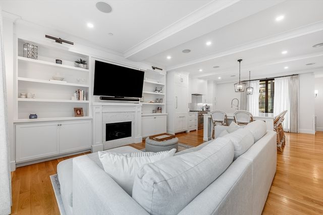 799 E 3rd St 2, Boston, MA 02127