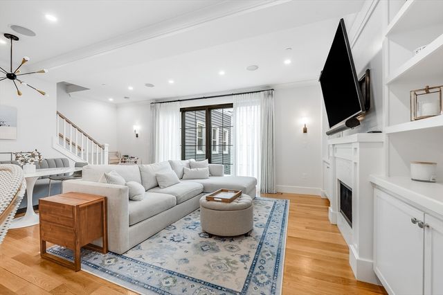 799 E 3rd St 2, Boston, MA 02127