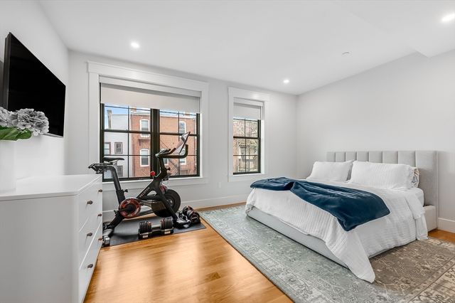 799 E 3rd St 2, Boston, MA 02127