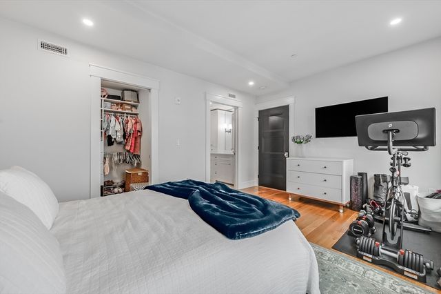 799 E 3rd St 2, Boston, MA 02127