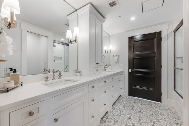 799 E 3rd St 2, Boston, MA 02127