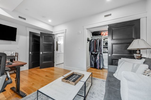 799 E 3rd St 2, Boston, MA 02127