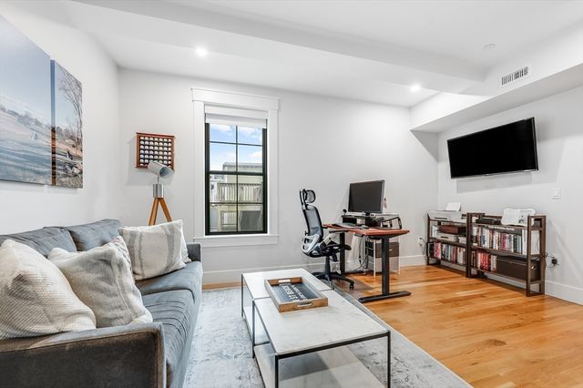 799 E 3rd St 2, Boston, MA 02127