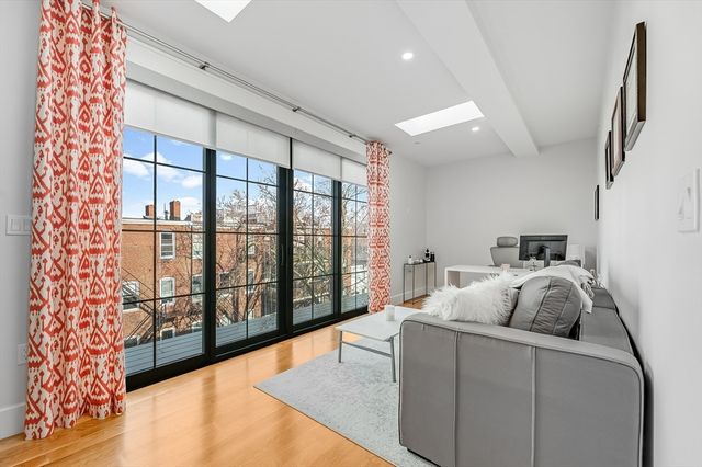 799 E 3rd St 2, Boston, MA 02127