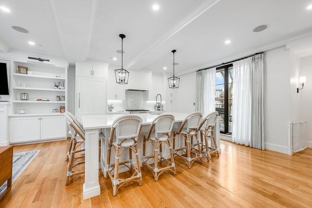 799 E 3rd St 2, Boston, MA 02127