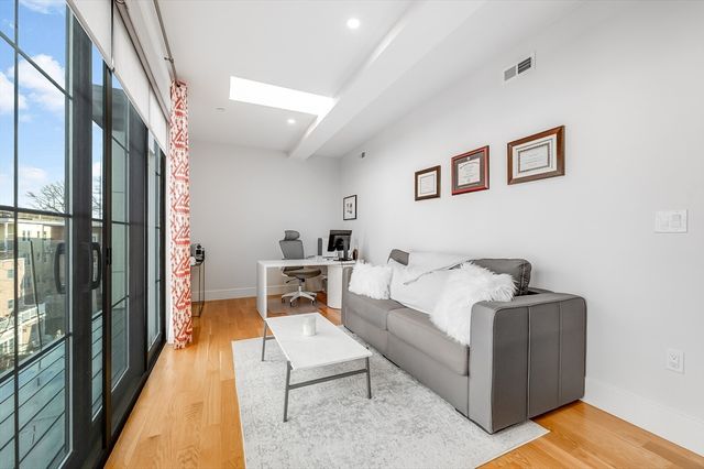 799 E 3rd St 2, Boston, MA 02127