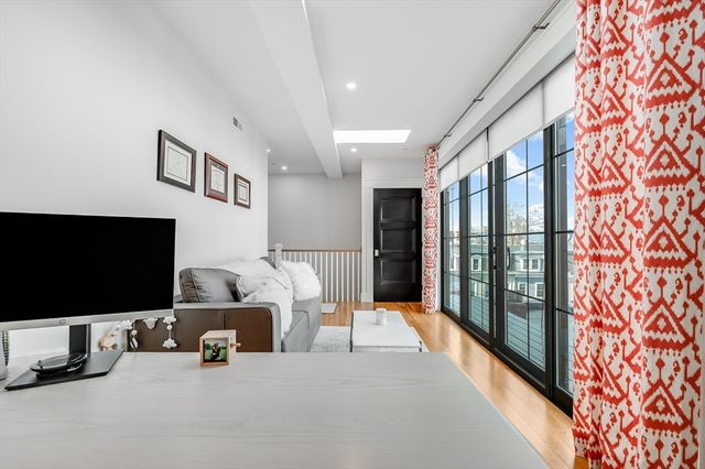 799 E 3rd St 2, Boston, MA 02127