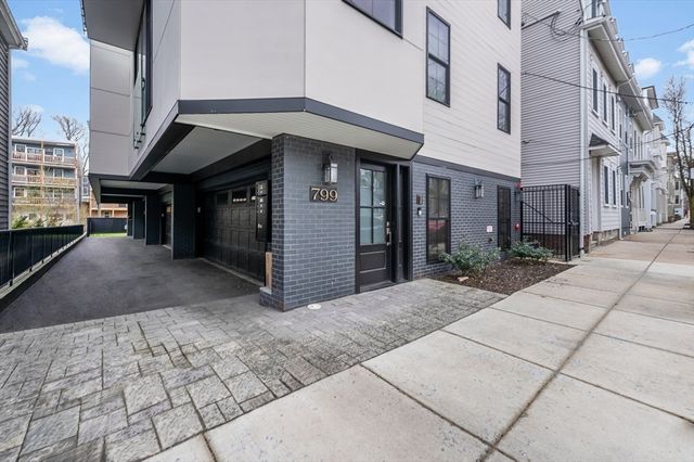 799 E 3rd St 2, Boston, MA 02127