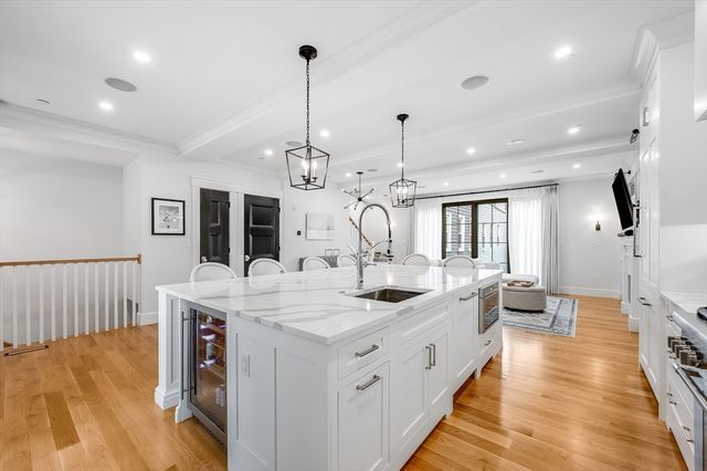 799 E 3rd St 2, Boston, MA 02127