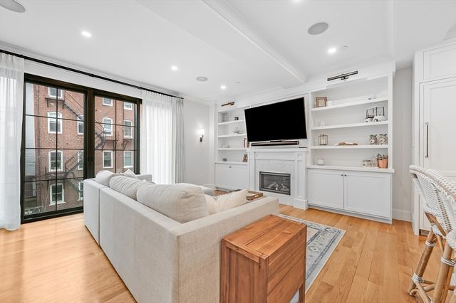 799 E 3rd St 2, Boston, MA 02127