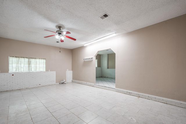 412 Kentucky Street, Liberty, TX 77575