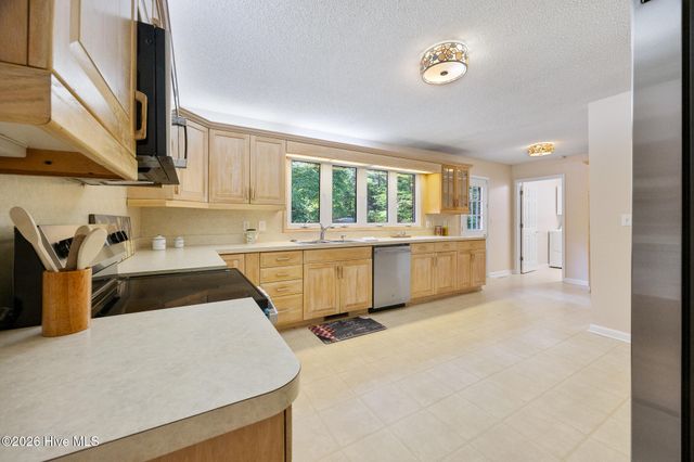 47 Birdie Drive, Whispering Pines, NC 28327