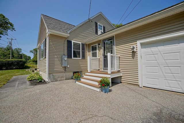 29 Mary Batchelder Road, Hampton, NH 03842