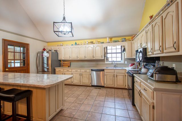 323 Spring Creek Rd, Westpoint, TN 38486