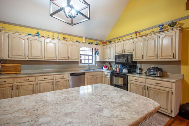 323 Spring Creek Rd, Westpoint, TN 38486