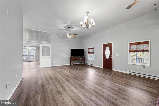 162 TWIN FOX LN, Berkeley Springs, WV 25411