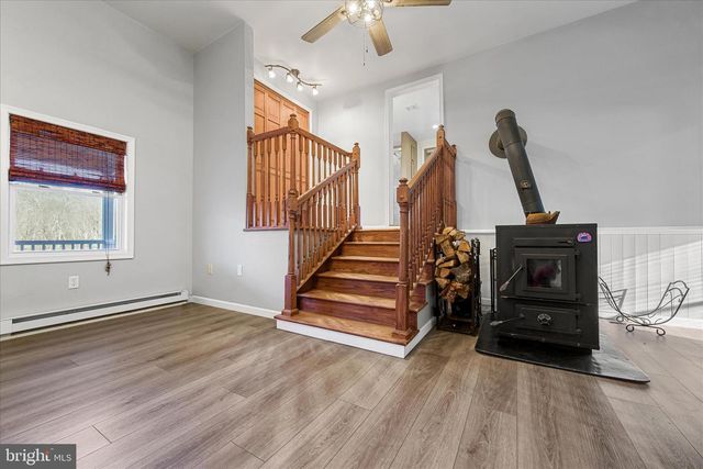 162 TWIN FOX LN, Berkeley Springs, WV 25411