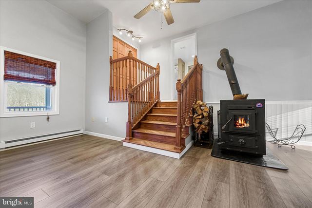 162 TWIN FOX LN, Berkeley Springs, WV 25411