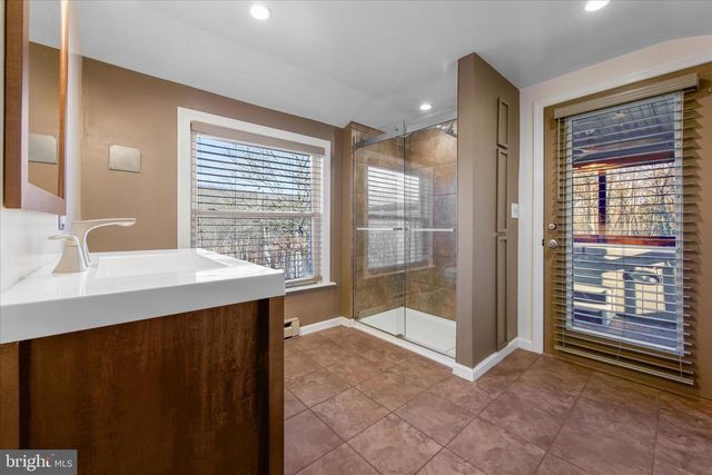 162 TWIN FOX LN, Berkeley Springs, WV 25411