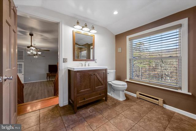 162 TWIN FOX LN, Berkeley Springs, WV 25411