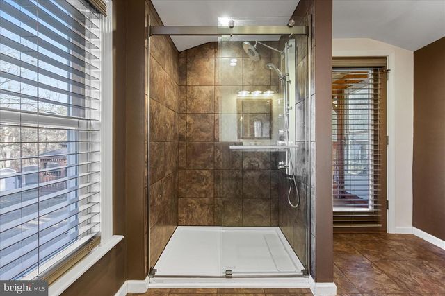 162 TWIN FOX LN, Berkeley Springs, WV 25411