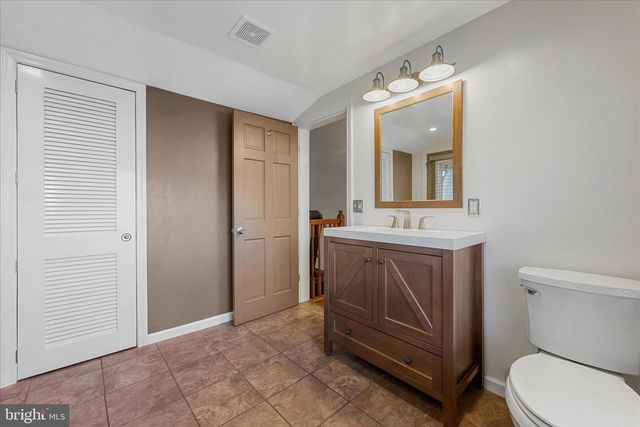 162 TWIN FOX LN, Berkeley Springs, WV 25411