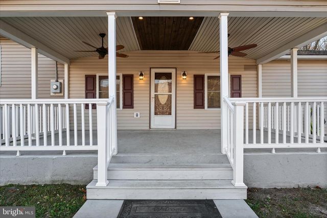 162 TWIN FOX LN, Berkeley Springs, WV 25411