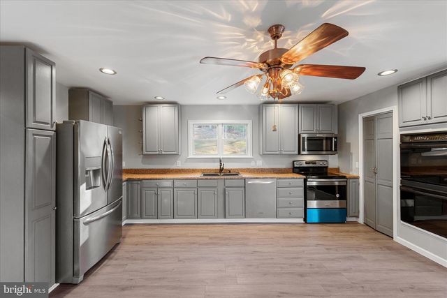 162 TWIN FOX LN, Berkeley Springs, WV 25411