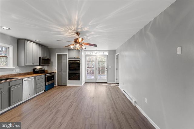 162 TWIN FOX LN, Berkeley Springs, WV 25411