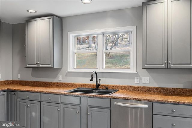 162 TWIN FOX LN, Berkeley Springs, WV 25411