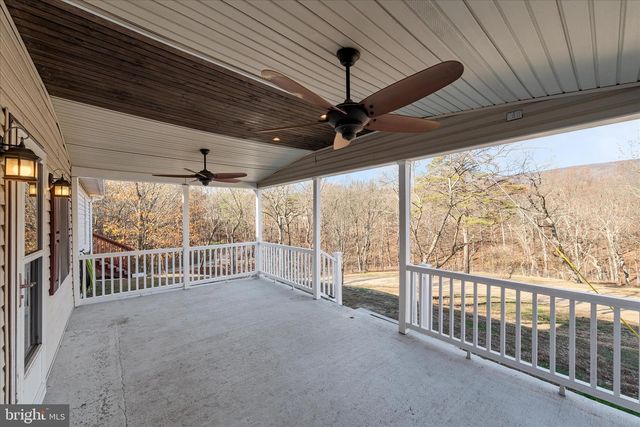 162 TWIN FOX LN, Berkeley Springs, WV 25411