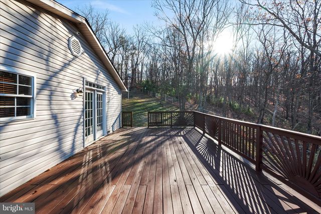 162 TWIN FOX LN, Berkeley Springs, WV 25411