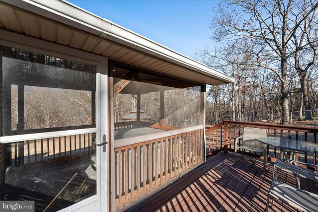 162 TWIN FOX LN, Berkeley Springs, WV 25411