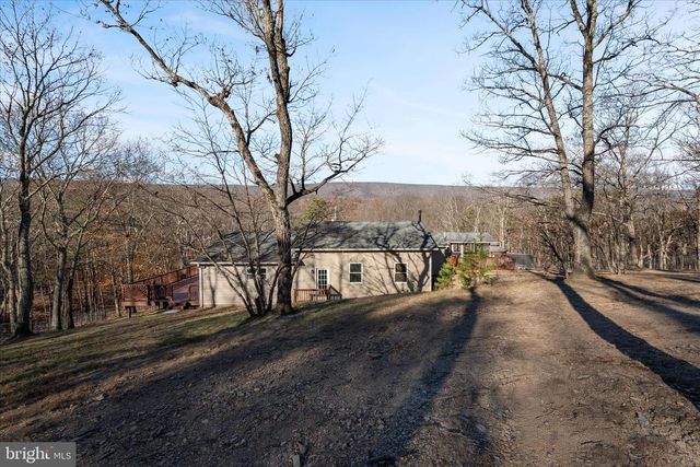 162 TWIN FOX LN, Berkeley Springs, WV 25411