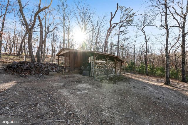 162 TWIN FOX LN, Berkeley Springs, WV 25411