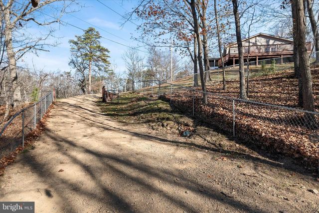 162 TWIN FOX LN, Berkeley Springs, WV 25411