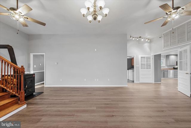 162 TWIN FOX LN, Berkeley Springs, WV 25411