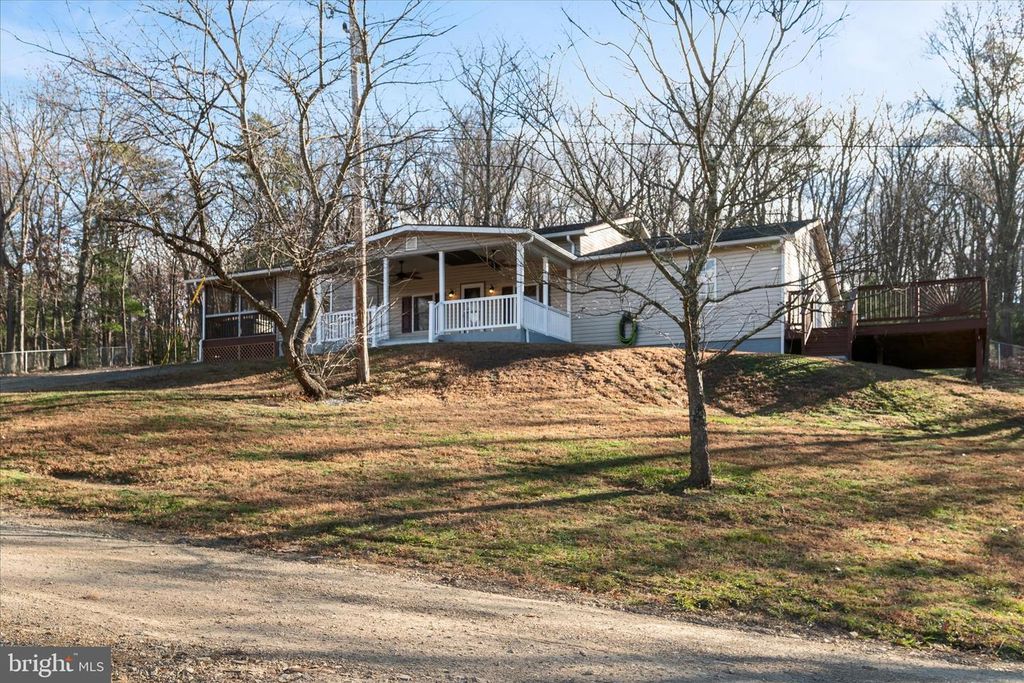 162 TWIN FOX LN, Berkeley Springs, WV 25411